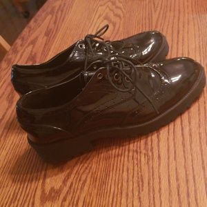Lightly worn. Black patent leather oxfords.